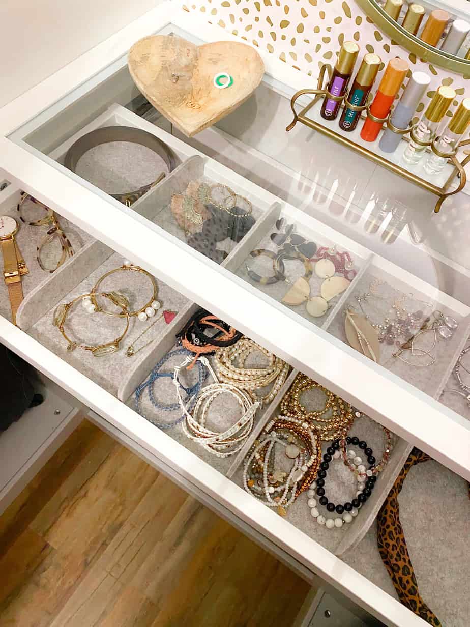 closet organization jewelry